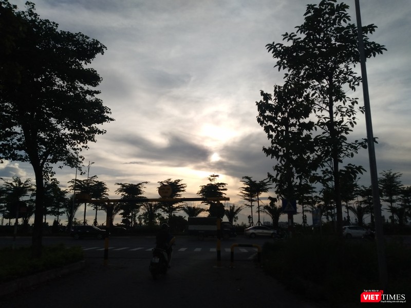 Hình ảnh cặp cá thần kỳ như đang... "mi" nhau trong ánh chiều đầu mùa Ngâu 2020 khiến ta nhớ về thiên tình sử của nàng tiên Chức Nữ và chàng chăn trâu Nhà Trời Ngưu Lang chỉ được gặp nhau mỗi năm một lần. Hình ảnh cặp cá thần kỳ như đang...