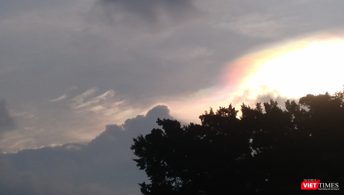 Làn môi xinh mềm mại được kết từ những đám mây hồng thật hiếm có. Hình ảnh được chụp tại Hà Đông, Hà Nội Làn môi xinh mềm mại được kết từ những đám mây hồng thật hiếm có trên bầu trời Hà Đông, Hà Nội