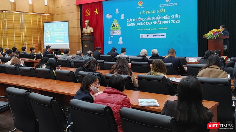 Toàn cảnh Lễ trao giải “Sản phẩm hiệu suất năng lượng cao nhất năm 2020”.
