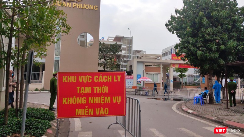 Công tác đảm bảo an toàn tại khu cách ly Trường Tiểu học Xuân Phương được đảm bảo nghiêm ngặt. Công tác đảm bảo an toàn tại khu cách ly Trường Tiểu học Xuân Phương được đảm bảo nghiêm ngặt.