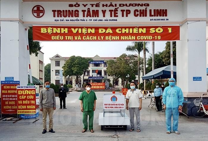 Robot đưa vào thử nghiệm tại Bệnh viện Dã chiến số 1. Ảnh: Báo Hải Dương. Robot đưa vào thử nghiệm tại Bệnh viện Dã chiến số 1. Ảnh: Báo Hải Dương.