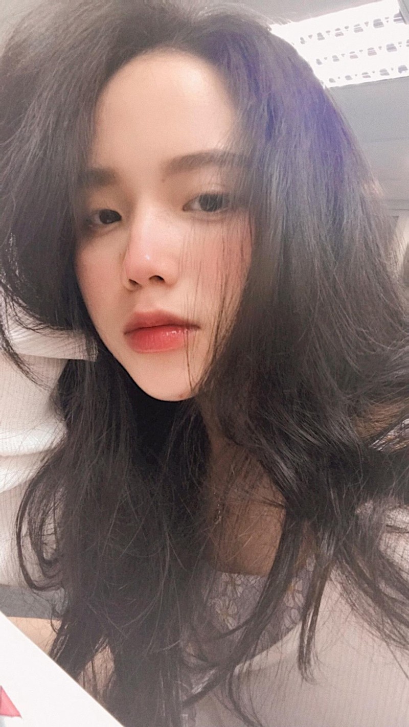 Nữ MC không ngại &quot;khoe&quot; những tấm ảnh cận mặt với thần thái tươi tắn. Ảnh: FB nhân vật.