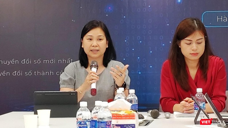 Bà Nguyễn Thị Thu Giang - Phó Chủ tịch kiêm Tổng Thư ký VINASA - đại diện Ban tổ chức phát biểu. Bà Nguyễn Thị Thu Giang - Phó Chủ tịch kiêm Tổng Thư ký VINASA - đại diện Ban tổ chức phát biểu.