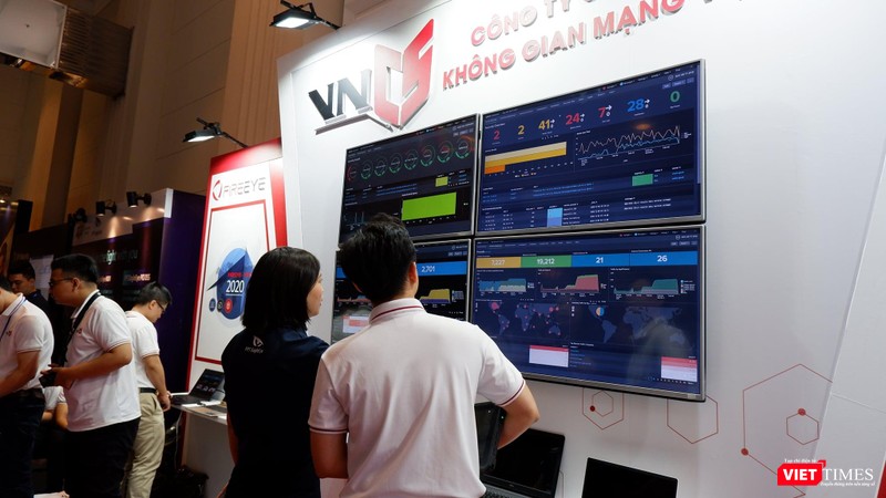 Giải pháp của VNCS được trưng bày tại triển lãm “Ngày An toàn thông tin Việt Nam” 2020. Giải pháp của VNCS được trưng bày tại triển lãm “Ngày An toàn thông tin Việt Nam” 2020.