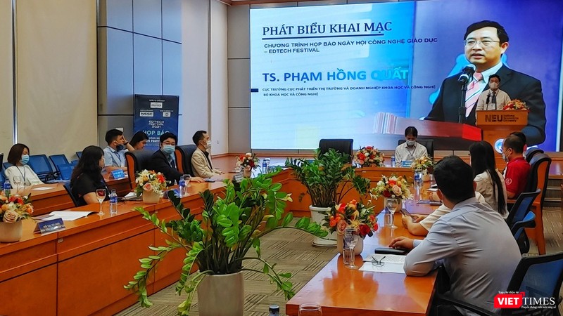 Toàn cảnh họp báo.