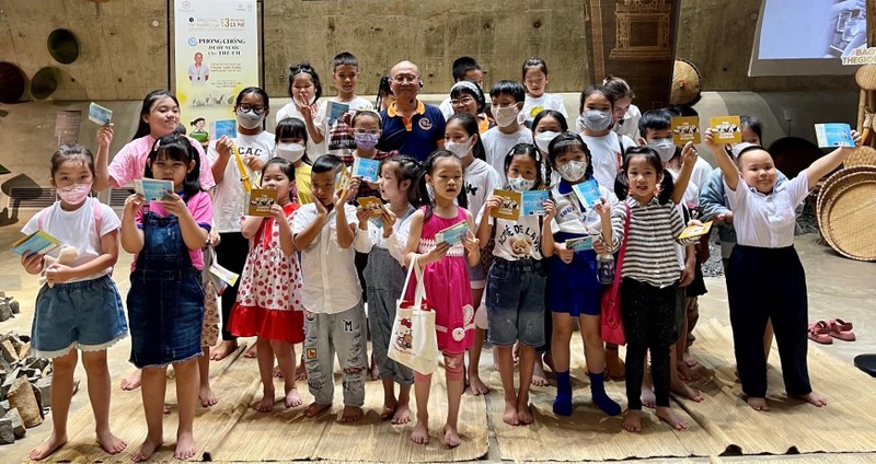 Tuổi ngoài 70, ông "Tuấn E Bơi" vẫn dạy trẻ phòng chống đuối nước hiệu quả Tuổi ngoài 70, ông "Tuấn E Bơi" vẫn dạy trẻ phòng chống đuối nước hiệu quả