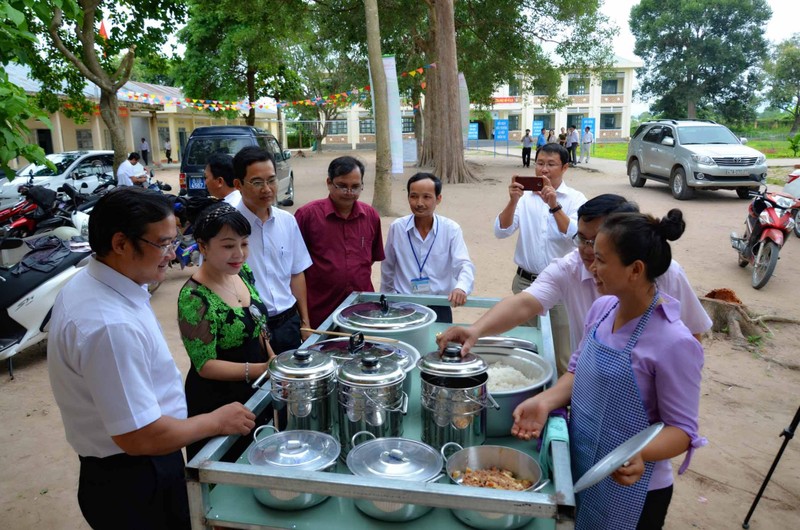 Ngày mở bếp "Cơm có thịt" đầu tiên trên Tây Nguyên tại trường TH Kim Đồng Ngày mở bếp "Cơm có thịt" đầu tiên trên Tây Nguyên tại trường TH Kim Đồng