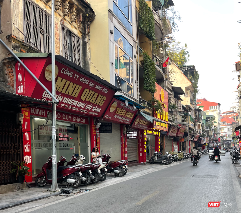 Phố Hà Trung (Hà Nội) cũng rất vắng khách, thậm chí nhiều nhiều tiệm vàng còn đóng cửa