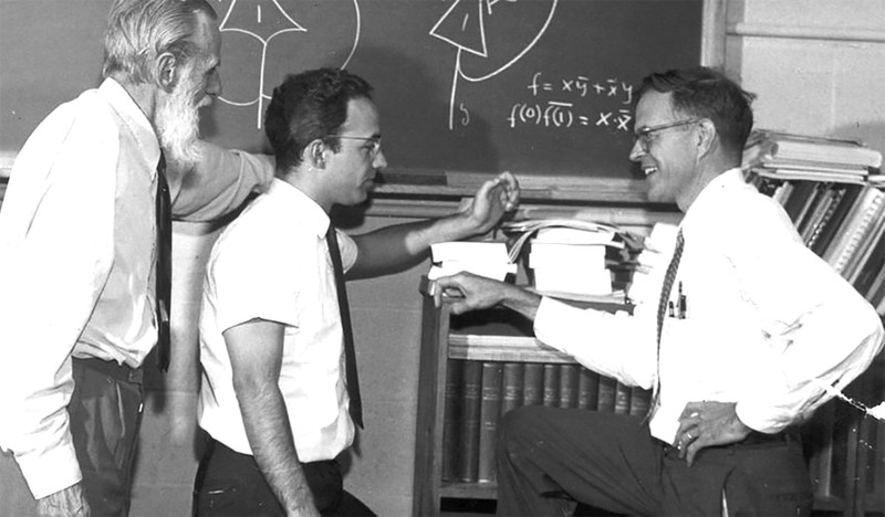 Nhà phát minh mạng nơ-ron Walter Pitts (giữa) và Warren McCulloch (bìa trái) năm 1949. Nhà phát minh mạng nơ-ron Walter Pitts (giữa) và Warren McCulloch (bìa trái) năm 1949.