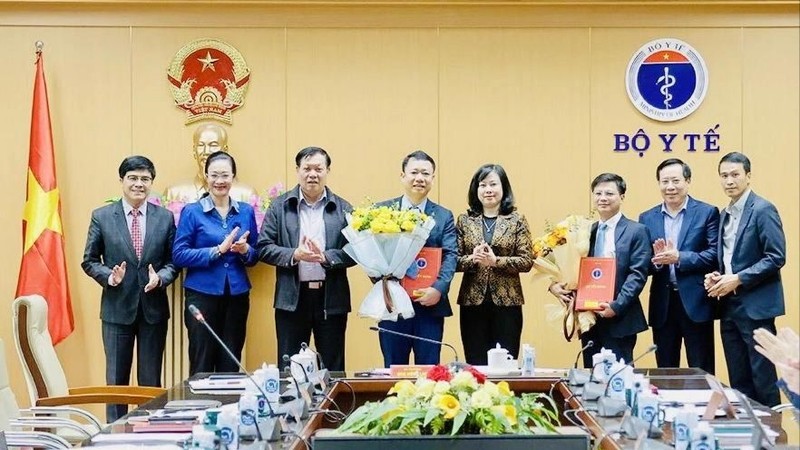 Bộ trưởng Bộ Y tế Đào Hồng Lan trao quyết định bổ nhiệm Cục trưởng Cục Dân số và Giám đốc Trung tâm mua sắm tập trung thuốc Quốc gia bo-nhiem-cuc-dan-so-1705481112435942652887-1854-3682.jpg