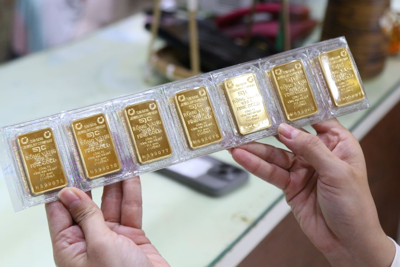 Vàng miếng SJC quay đầu giảm nhẹ 300.000 đồng/lượng ở cả hai chiều. Ảnh minh hoạ.