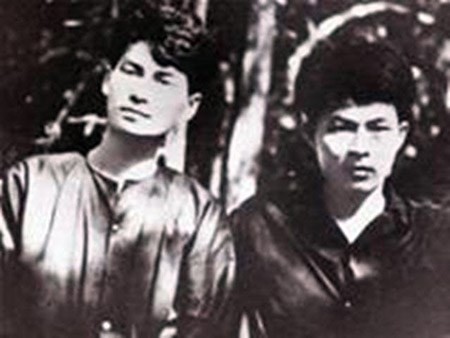 Lê Anh Xuân -- Người tạo nên “Dáng đứng Việt Nam" ảnh 2 Lê Anh Xuân (trái) và nhà văn Anh Đức
