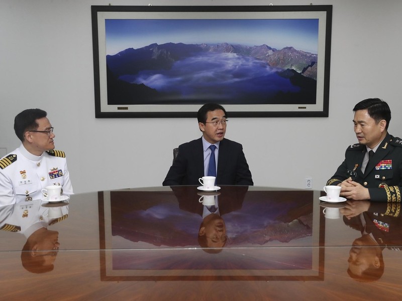 Trước khi sang Triều Tiên hội đàm, Trưởng đoàn Hàn Quốc được ông Bộ trưởng Thống nhất dặn dò Trước khi sang Triều Tiên hội đàm, Trưởng đoàn Hàn Quốc được ông Bộ trưởng Thống nhất dặn dò