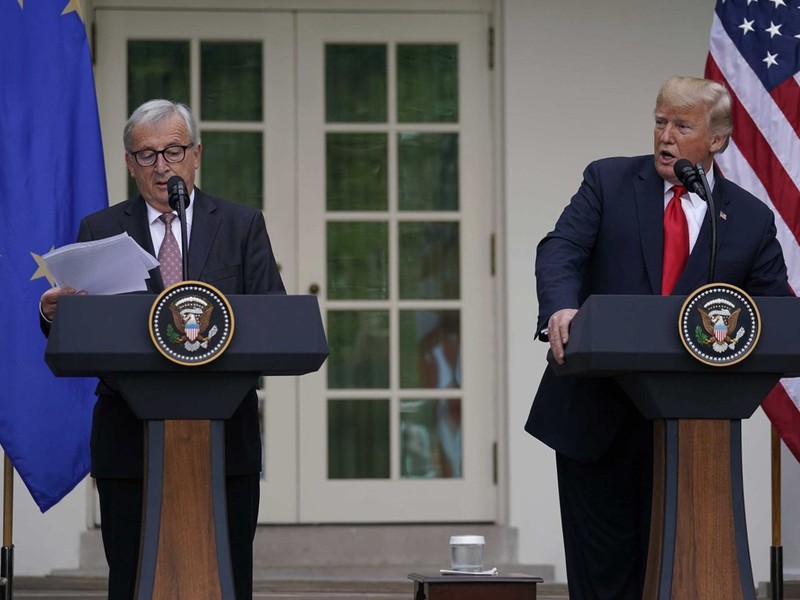 Các ông Donald Trump và Jean Juncker họp báo chung tuyên bố cùng nhau đối phó Trung Quốc Các ông Donald Trump và Jean Juncker họp báo chung tuyên bố cùng nhau đối phó Trung Quốc