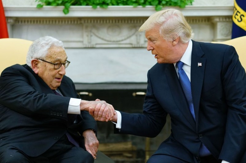 Kissinger gặp Donald Trump Kissinger gặp Donald Trump