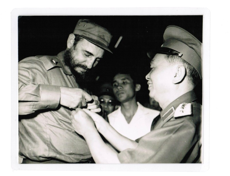 Fidel đã dành cho Đại tướng Võ Nguyên Giáp trong chuyến thăm chính thức Cuba một sự đón tiếp chu đáo và chân tình, nồng hậu. Fidel đã dành cho Đại tướng Võ Nguyên Giáp trong chuyến thăm chính thức Cuba một sự đón tiếp chu đáo và chân tình, nồng hậu.