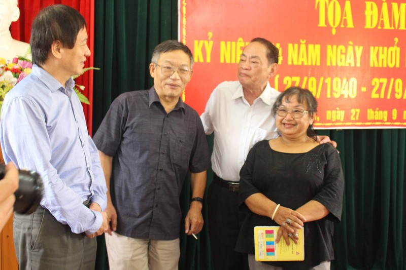 Con của 4 vị có vai trò to lớn trong cuộc khởi nghĩa bắc Sơn: con trai út Đại tướng Võ Nguyên Giáp, con trai đồng chí Trần Đăng Ninh, con trai Thượng tướng Chu Văn Tấn và con gái đồng chí Hoàng Quốc Việt tại một cuộc tọa đàm về khởi nghĩa Bắc Sơn. Con của 4 vị có vai trò to lớn trong cuộc khởi nghĩa bắc Sơn: con trai út Đại tướng Võ Nguyên Giáp, con trai đồng chí Trần Đăng Ninh, con trai Thượng tướng Chu Văn Tấn và con gái đồng chí Hoàng Quốc Việt tại một cuộc tọa đàm về khởi nghĩa Bắc Sơn.