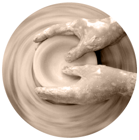 Nếu bạn muốn có cái passport (hộ chiếu) vào làng gốm bạn hãy in vân tay của mình lên nó. Chỉ vài ngày sau mẻ gốm ra lò bạn sẽ có một tác phẩm… để làm kỷ niệm một lần đến với gốm.