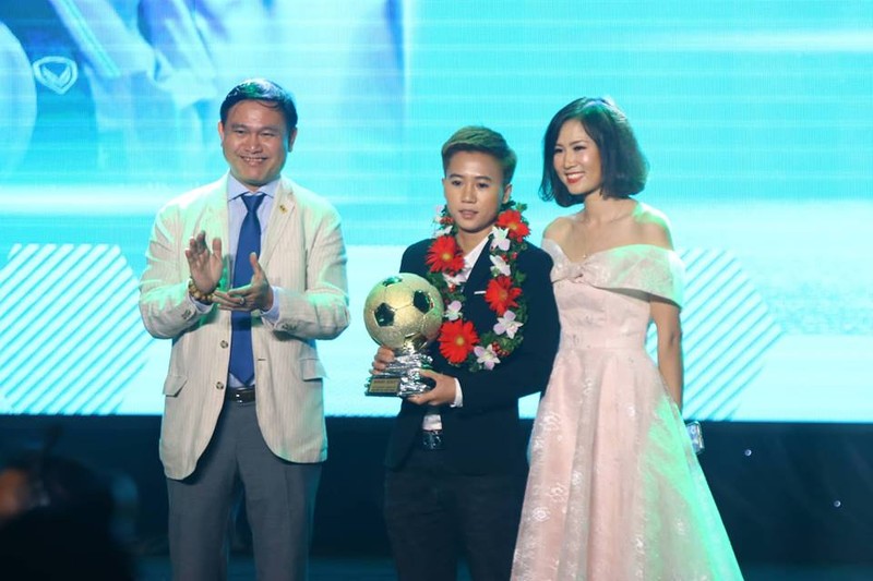 Quả bóng vàng dành cho nữ thuộc về tiền vệ Nguyễn Thị Tuyết Dung