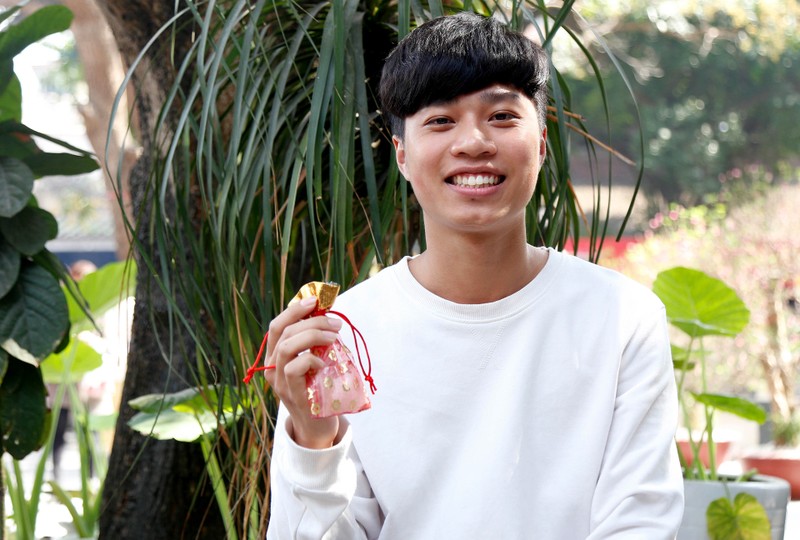 Nam thanh nu tu den chua Ha xin thoat e tang dot bien vao Valentine hinh anh 8