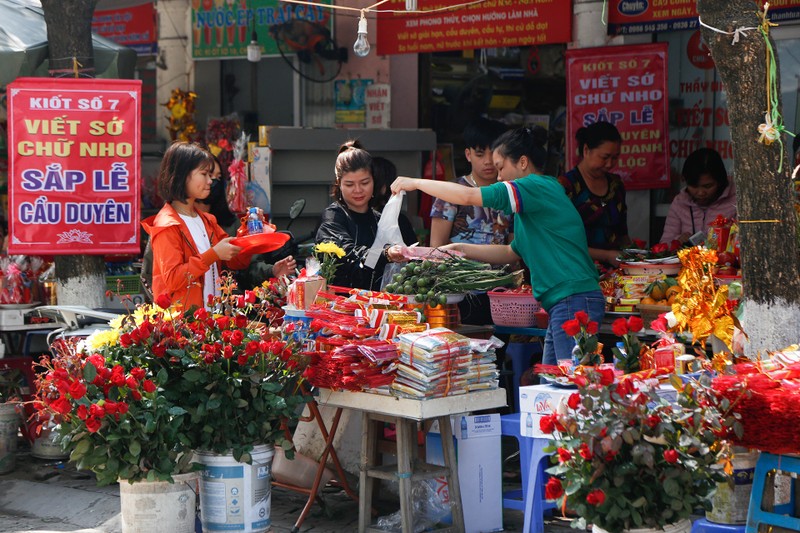 Nam thanh nu tu den chua Ha xin thoat e tang dot bien vao Valentine hinh anh 14