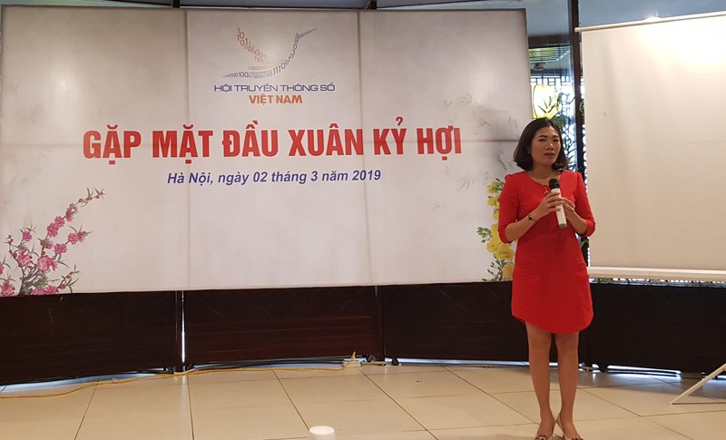 Bà Nguyễn Thị Bích Lan xúc động phát biểu sau khi nhận Quyết định giữ chức Giám đốc Trung tâm Hợp tác phát triển ICT của Hội Truyền thông số Việt Nam.