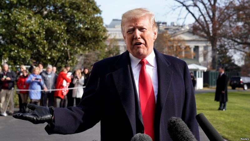 Ông Trump: "Nếu tôi bị luận tội, thị trường chứng khoán sẽ sụp đổ và mọi người sẽ nghèo đi". Ông Trump: "Nếu tôi bị luận tội, thị trường chứng khoán sẽ sụp đổ và mọi người sẽ nghèo đi".