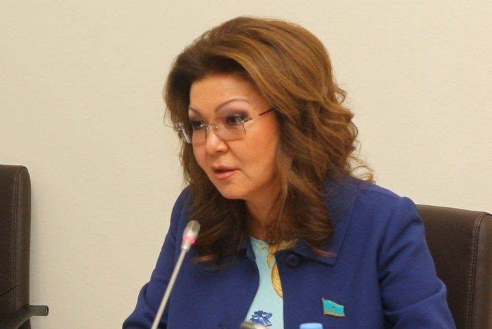 Bà Dariga Nazarbayeva 56 tuổi, con gái cựu tổng thống Nazarbayev vừa được bầu giữ chức Chủ tịch Thượng viện Kazakhstan, thay cho ông Takayev. Bà Dariga Nazarbayeva 56 tuổi, con gái cựu tổng thống Nazarbayev vừa được bầu giữ chức Chủ tịch Thượng viện Kazakhstan, thay cho ông Takayev.