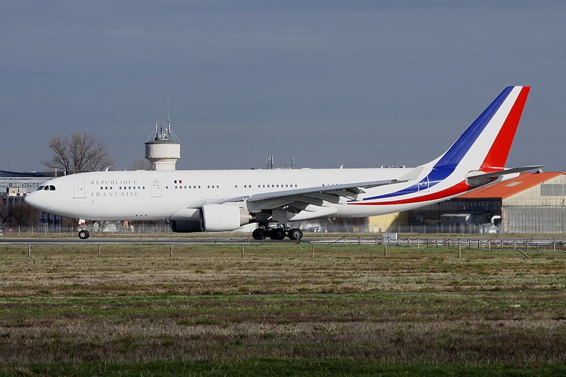 Chiếc máy bay A 330- 200 được dùng làm chuyên cơ. Chiếc máy bay A 330- 200 được dùng làm chuyên cơ.