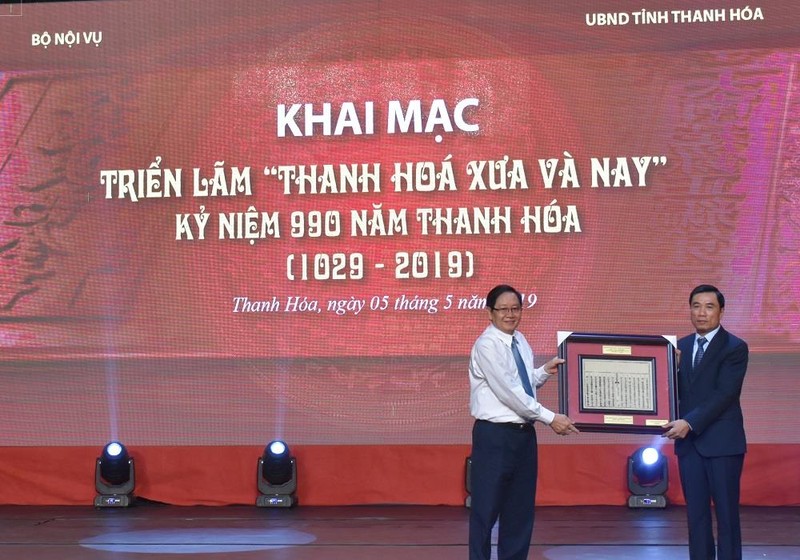 Tại buổi lễ, Lãnh đạo Bộ Nội vụ đã trao tặng tỉnh Thanh Hóa phiên bản mộc bản triều Nguyễn về việc vua Lý Thái Tông cho đổi trại Ái Châu làm Thanh Hóa phủ.