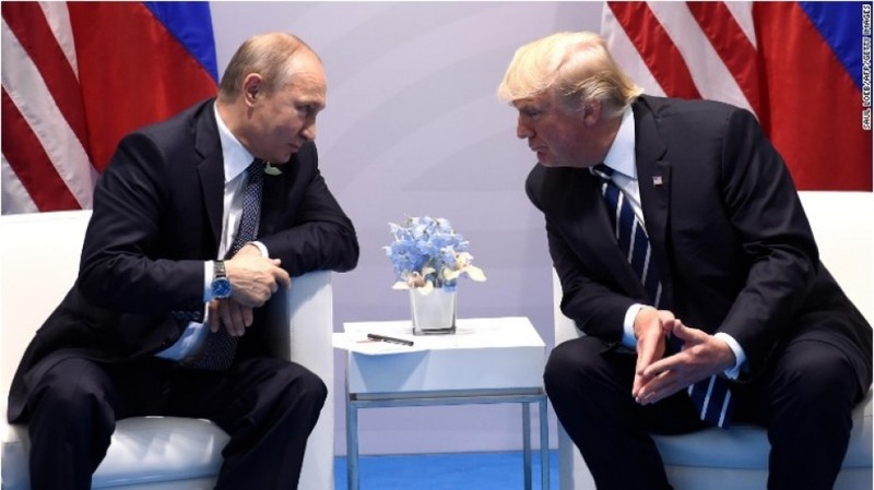 Tổng thống Nga Vladimir Putin và Tổng thống Mỹ Donald Trump trong một cuộc gặp bên lề Hội nghị thượng đỉnh G20 tại Hamburg (Đức), tháng 7/2017. Tổng thống Nga Vladimir Putin và Tổng thống Mỹ Donald Trump trong một cuộc gặp bên lề Hội nghị thượng đỉnh G20 tại Hamburg (Đức), tháng 7/2017.