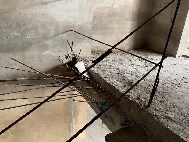 Các "căn hộ" đã xuống cấp nghiêm trọng. Các "căn hộ" đã xuống cấp nghiêm trọng.