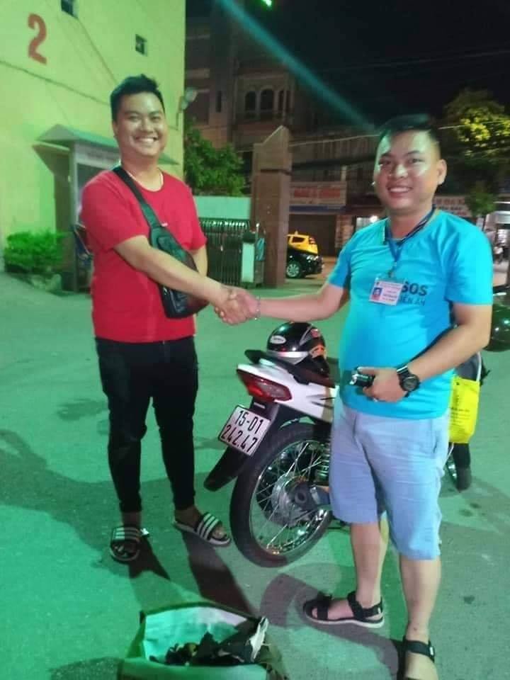 Niềm vui của người đi đường là hạnh phúc của những thành viên "SOS Kiến An".