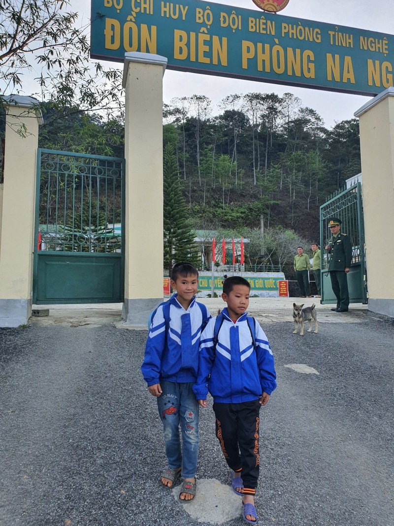 Hai cháu Vi Dương Cầm và Hùa Bá Sâu