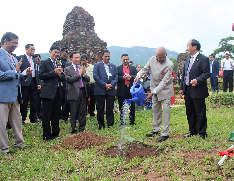 Tháp tùng Tổng thống Ấn Độ Ram Nath Kovind thăm Việt Nam Tháp tùng Tổng thống Ấn Độ Ram Nath Kovind thăm Việt Nam