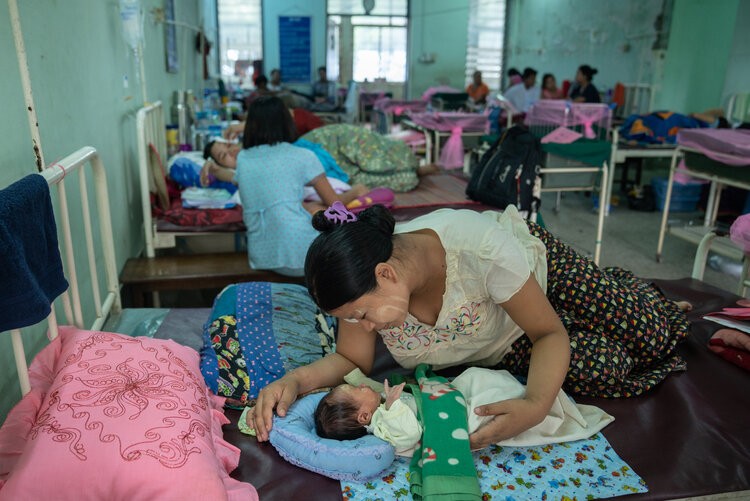 Cơ sở hạ tầng y tế yếu kém tại Myanmar - Ảnh: ILO.