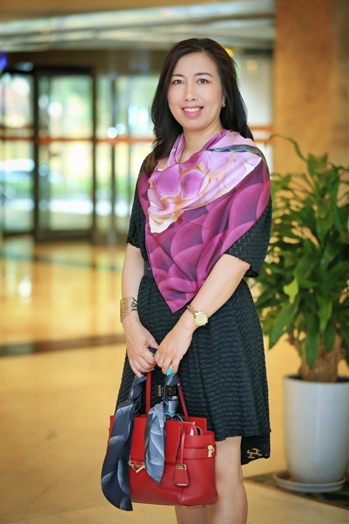 "Phải tìm hiểu về văn hóa, tôn giáo, những điều cấm kỵ để tránh khi tặng quà", Người phát ngôn Bộ Ngoại giao Việt Nam Lê Thị Thu Hằng. "Phải tìm hiểu về văn hóa, tôn giáo, những điều cấm kỵ để tránh khi tặng quà", Người phát ngôn Bộ Ngoại giao Việt Nam Lê Thị Thu Hằng.