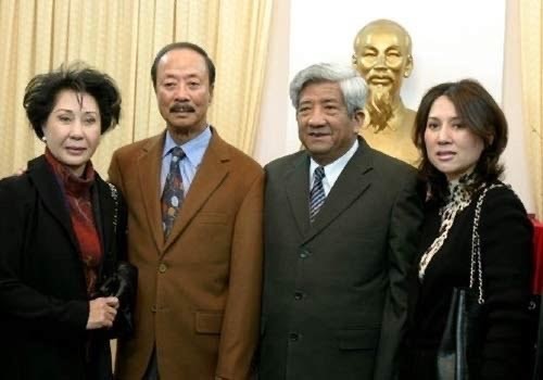 Ông Phạm Thế Duyệt,Chủ tịch Ủy ban TƯ MTTQ Việt Nam thời kỳ 2004 tiếp gia đình ông Nguyễn Cao Kỳ. Ông Phạm Thế Duyệt,Chủ tịch Ủy ban TƯ MTTQ Việt Nam thời kỳ 2004 tiếp gia đình ông Nguyễn Cao Kỳ.