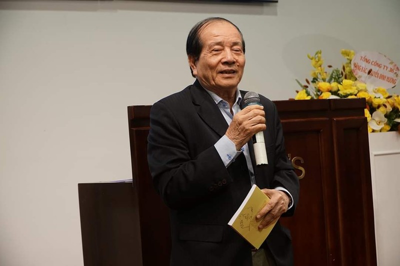 "Chúng ta tin vào trí tuệ, tiếng nói trung thực, vô tư và khách quan của nhà tổ chức Nguyễn Đình Hương. Nhắc đến Nguyễn Đình Hương là nhắc đến một người cán bộ mẫu mực của Đảng, người con ưu tú của đất nước.” – Nhà thơ Hữu Thỉnh. "Chúng ta tin vào trí tuệ, tiếng nói trung thực, vô tư và khách quan của nhà tổ chức Nguyễn Đình Hương. Nhắc đến Nguyễn Đình Hương là nhắc đến một người cán bộ mẫu mực của Đảng, người con ưu tú của đất nước.” – Nhà thơ Hữu Thỉnh.