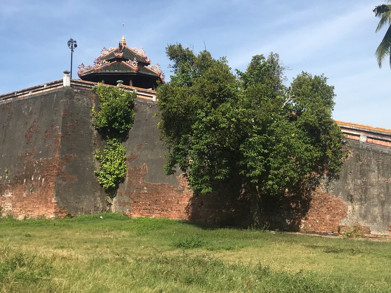 Quan Tượng Đài được xây dựng vào năm 1827 dưới triều vua Minh Mạng, nằm ở góc Tây Nam kinh thành Huế. Quan Tượng Đài được xây dựng vào năm 1827 dưới triều vua Minh Mạng, nằm ở góc Tây Nam kinh thành Huế.