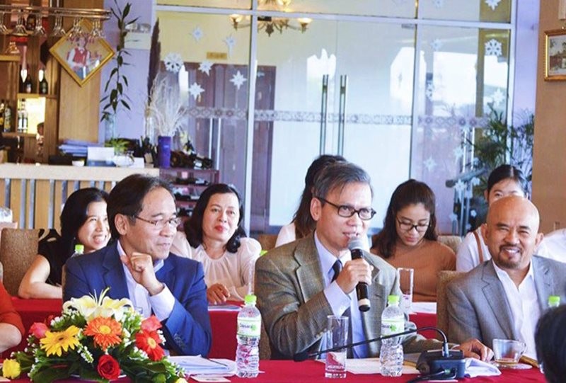 GS Nguyễn Hữu Liêm (cầm micro) tại Hội nghị Việt Kiều gốc Quảng Trị ở Đông Hà năm 2018. GS Nguyễn Hữu Liêm (cầm micro) tại Hội nghị Việt Kiều gốc Quảng Trị ở Đông Hà năm 2018.