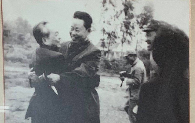 Thượng tướng Chu Văn Tấn (phải) và Đại tướng Võ Nguyên Giáp- Ảnh Tư liệu