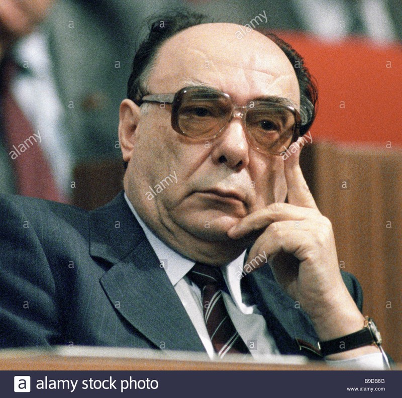 Nhiều nhà nghiên cứu cho rằng, Iacovlev mới là "tác nhân" thực sự dẫn đến sự ta rã của Liên Xô Nhiều nhà nghiên cứu cho rằng, Iacovlev mới là "tác nhân" thực sự dẫn đến sự ta rã của Liên Xô