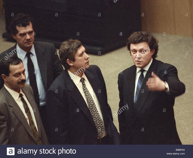 Grigory Yavlinsky (phải) tại Duma quốc gia Nga Grigory Yavlinsky (phải) tại Duma quốc gia Nga