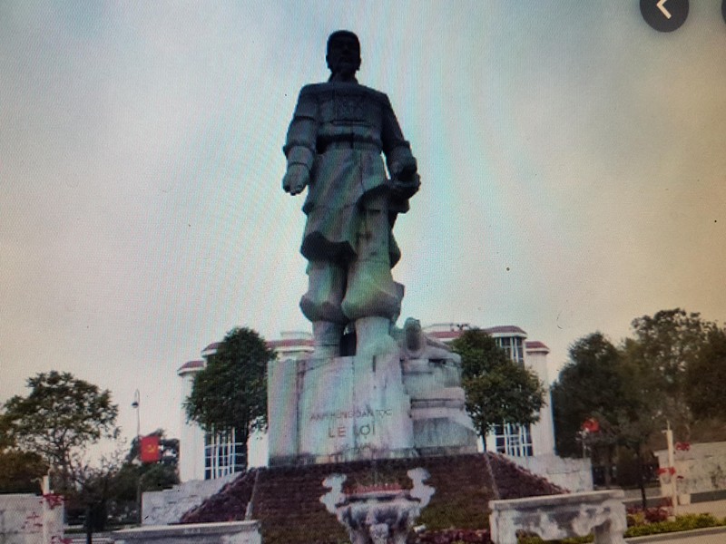 Tượng Lê Lợi. Tượng Lê Lợi.