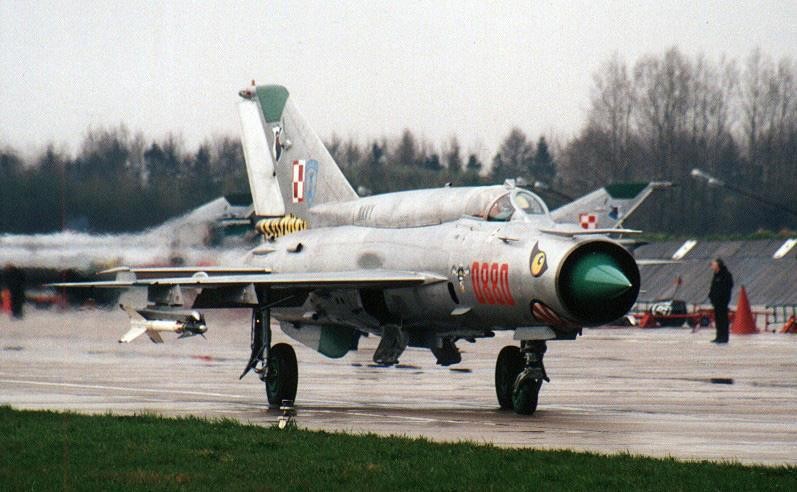 Việt Nam từng biên chế số lượng lớn MiG-21Bis, đây là phiên bản cuối cùng của dòng tiêm kích hạng nhẹ nổi tiếng MiG-21 do Liên Xô sản xuất.