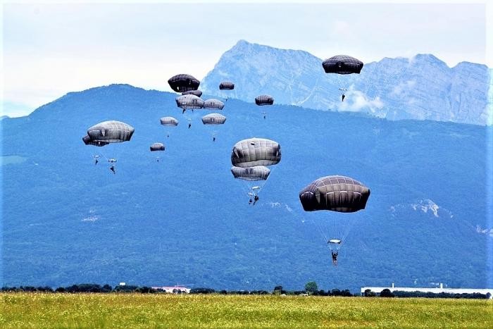 Lính Lữ đoàn dù số 173 của Mỹ đang huấn luyện tại Italy. (Nguồn: Dvidshub)