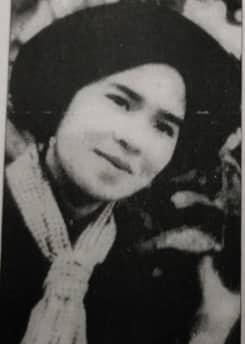 &quot;Nhìn chị đẹp như một bông hoa rừng giữa đại ngàn Trường Sơn, trong màu áo lính lúc 19 tuổi đời, mình cũng thích một ngày được như chị&quot;- Nguyễn An Trung.