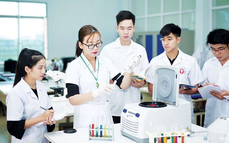 Từ việc yêu cầu doanh nghiệp “đủ điều kiện rồi hãy đến xin phép”, chuyển sang “cho phép làm trước, kiểm tra sau”. o1.jpg