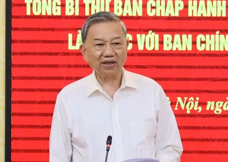 Tổng Bí thư Tô Lâm yêu cầu xóa bỏ thế độc quyền Nhà nước về thương hiệu vàng miếng một cách có kiểm soát trên nguyên tắc Nhà nước vẫn quản lý hoạt động sản xuất vàng miếng. Tổng Bí thư Tô Lâm yêu cầu xóa bỏ thế độc quyền Nhà nước về thương hiệu vàng miếng một cách có kiểm soát trên nguyên tắc Nhà nước vẫn quản lý hoạt động sản xuất vàng miếng.